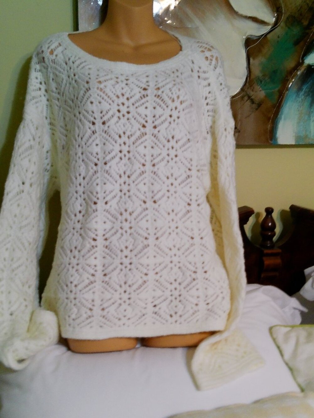 UNIVERSAL THREAD OFF WHITE SWEATER NWT SIZE LARGE